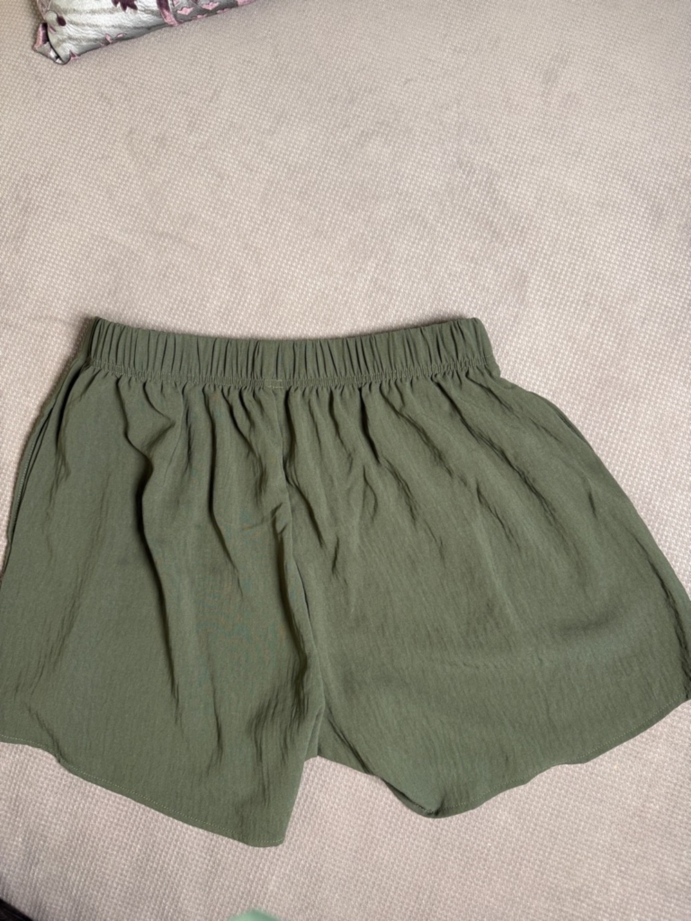Amazon Brand (Fantaslook) Olive Green Women's Relaxed Short Set - Picture 7 of 8